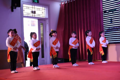 为钱而奔波的句子_为了生活在雨中奔波说说