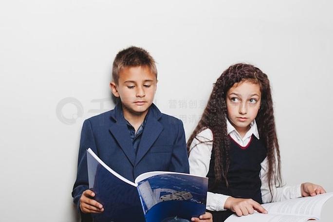 江苏一音乐期末考试现场突现猫考生