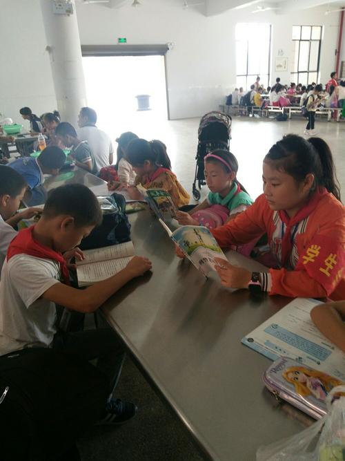 致青春女主角叫什么名字