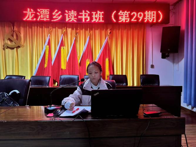 湖南一餐馆推出石槽火锅 被调侃像极了小时候家里的猪食槽 湖南一餐馆推出石槽火锅 被调侃像极了小时候家里的猪食槽