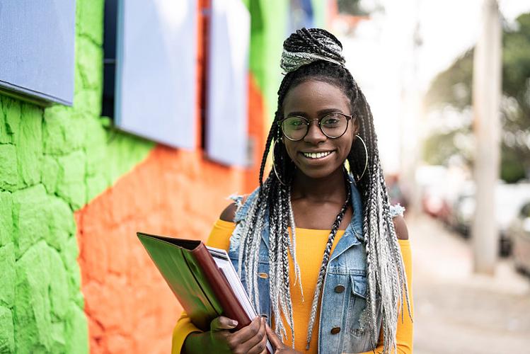 艾青诗选春雨赏析 艾青诗选春雨赏析