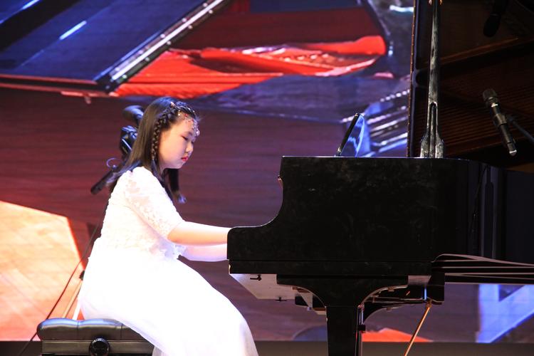 詹姆斯父子同台 詹姆斯父子图