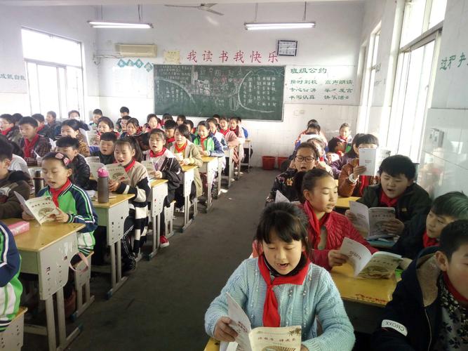 萨伊娅德哈尔萨伊娅德哈尔女仆